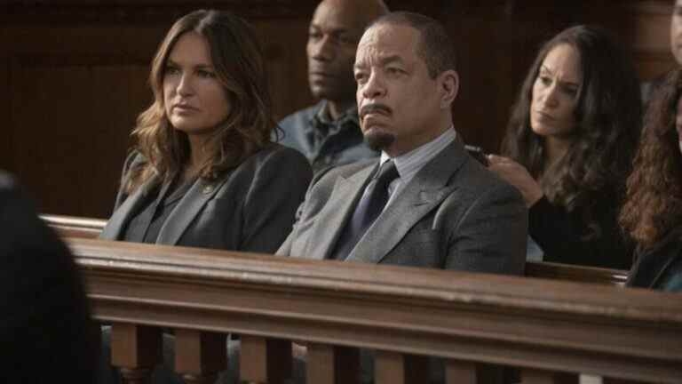 Law And Order : SVU révèle le nouveau showrunner, alors qu'est-ce que cela signifie pour la saison 24 ?
