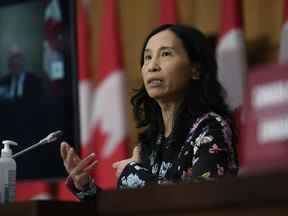 Administrateur en chef de la santé publique du Canada Dre Theresa Tam.  Le Canada a émis un avertissement aux voyageurs aux pays étrangers avertissant des procédures de contrôle de la propagation de la maladie transmissible.