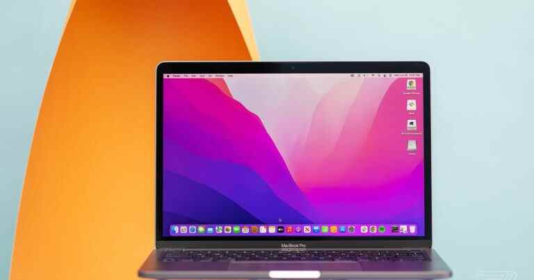 Le MacBook Pro M2 d’entrée de gamme d’Apple a des vitesses SSD plus lentes que son homologue M1