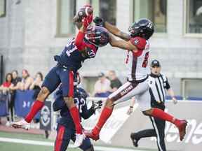 Wesley Sutton des Alouettes a intercepté le ballon lors de la première mi-temps de la pré-saison au Stade Molson vendredi soir.