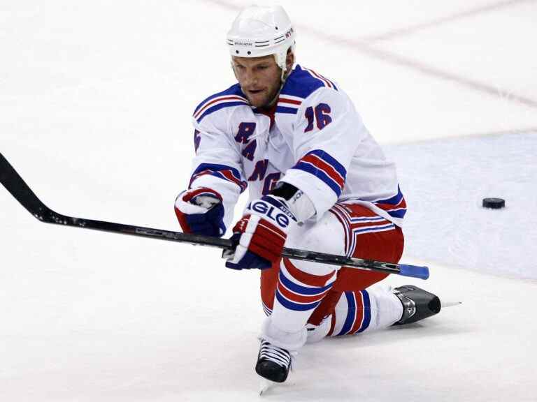 Le mauvais garçon de la LNH, Sean Avery, accusé d’avoir fait claquer un scooter dans une voiture