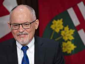 Le Dr Kieran Moore, médecin hygiéniste en chef de l'Ontario, est photographié lors d'une conférence de presse à Queen's Park à Toronto, le 9 mars 2022.