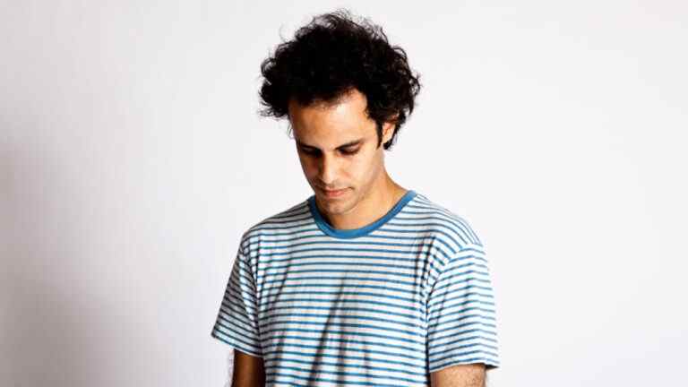 Le musicien électronique Four Tet remporte un important litige sur les redevances de diffusion en continu avec Domino Records Les plus populaires doivent être lus
	
	
