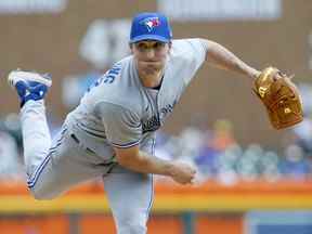 Ross Stripling des Blue Jays de Toronto livre contre les Tigers de Detroit lors de la troisième manche au Comerica Park le 12 juin 2022 à Detroit, Michigan.  Stripling n'a maintenant accordé aucun point et seulement deux coups sûrs au cours de ses deux derniers départs, couvrant 11 manches.