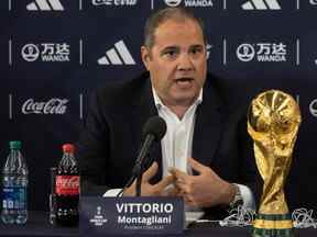 Le président de la CONCACAF, Victor Montagliani, s'exprime lors d'une conférence de presse à New York le 16 juin 2022.