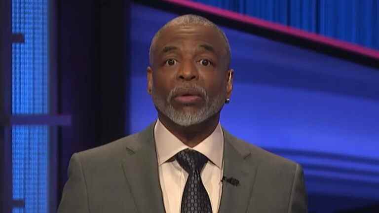 LeVar Burton parle franchement de la perte d'un emploi d'hébergement Jeopardy, l'appelle un « correctif »
