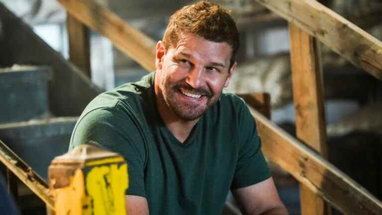 L'équipe SEAL est enfin de retour en action, et David Boreanaz a partagé un look BTS amusant
