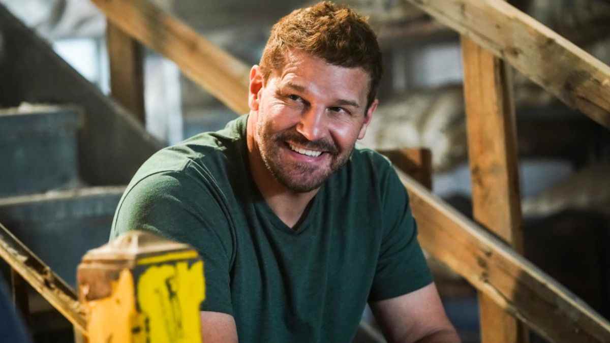 L'équipe SEAL est enfin de retour en action, et David Boreanaz a partagé un look BTS amusant
