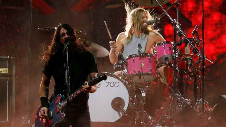 Les Foo Fighters annoncent la première liste d'invités superstars pour les concerts hommage à Taylor Hawkins
