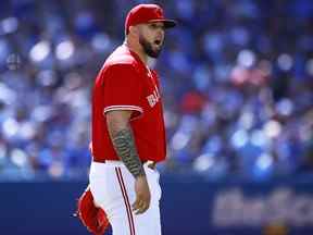 Alek Manoah des Blue Jays de Toronto réagit lors d'un match de la MLB au Rogers Centre le 18 juin 2022 à Toronto.