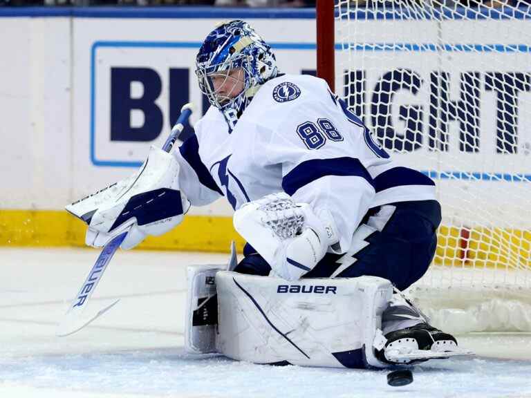 Les buts tardifs envoient Lightning dépasser les Rangers dans le match 5