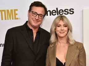 L'acteur Bob Saget et sa femme journaliste Kelly Rizzo arrivent pour la série Showtime 