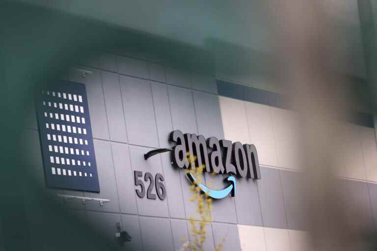 Des employés d’Amazon dans l’Illinois déposent une plainte fédérale pour racisme au travail