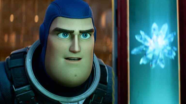 Lightyear perd contre Jurassic World au box-office, Top Gun continue de prospérer
