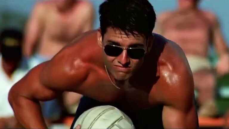 L'infâme chanteur de "Danger Zone" de Top Gun se souvient d'avoir vu un film pour la première fois et pourquoi la scène de volley-ball torse nu était super importante 
