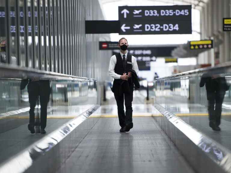 Mandat de vaccination annulé pour permettre à des centaines d’employés de l’aéroport suspendus de retourner au travail