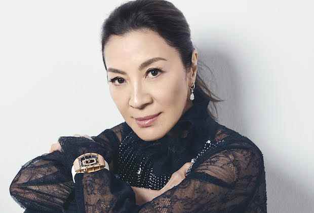 Michelle Yeoh dirigera « The Brothers Sun », un drame Netflix bourré d’action