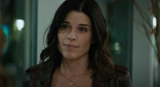 Neve Campbell de Scream ne reviendra pas pour le sixième film, explique la raison malheureuse pour laquelle elle est assise sur cette histoire de Ghostface