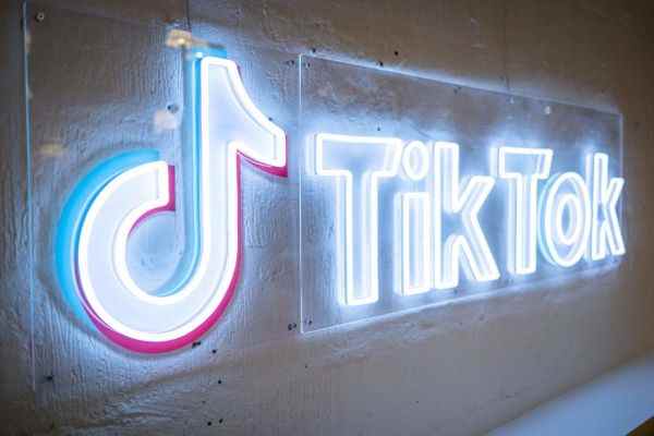 Pearpop lance une série humoristique par abonnement en direct sur TikTok