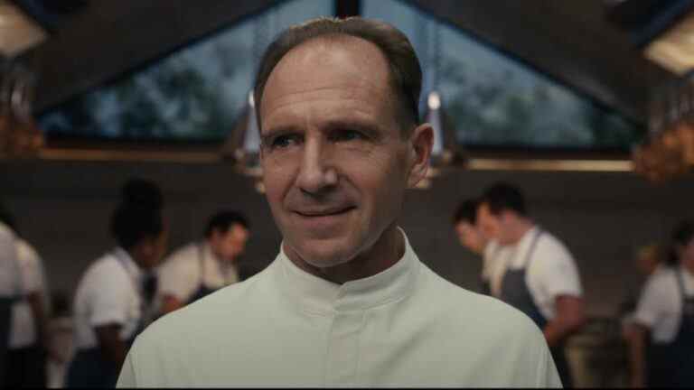 Regardez le rôle le plus effrayant de Ralph Fiennes depuis Voldemort de Harry Potter dans la bande-annonce de la nouvelle comédie d'horreur
