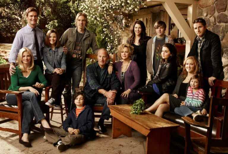 PARENTHOOD cast reunion (l-r) top row; Peter Krause as Adam Braverman, Sarah Ramos as Haddie Braverman, Dax Shepard as Crosby Braverman, Lauren Graham as Sarah Braverman, Miles Heizer as Drew Holt, Sam Jaeger as Joel Graham, bottom row; Monica Potter as Kristina Braverman, Max Burkholder as Max Braverman, Craig T. Nelson as Zeek Braverman, Bonnie Bedelia as Camille Braverman, Mae Whitman as Amber Holt, Erika Christensen as Julia Braverman-Graham, Savannah Rae as Sydney Graham -- NBC Photo: Art Streiber.