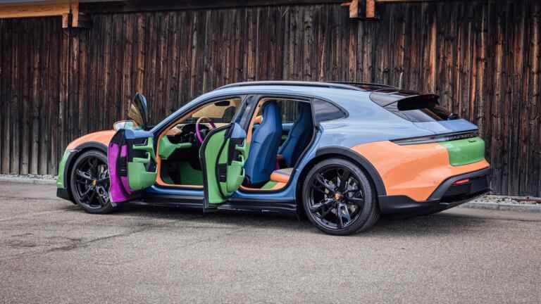 Sean Wotherspoon conçoit la vibrante Arlequin 2022 Porsche Taycan 4 Cross Turismo