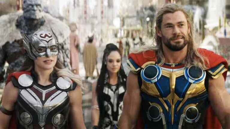 Thor Love And Thunder Reactions Louange Natalie Portman, Christian Bale, Humour
