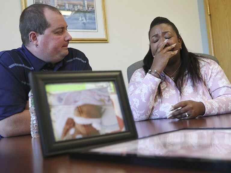 Un couple poursuit l’hôpital de Boston pour la perte du corps de son bébé