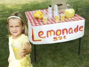 Attendez-vous à payer plus à votre stand de limonade local car une pénurie d'approvisionnement en agrumes a entraîné une augmentation des prix.