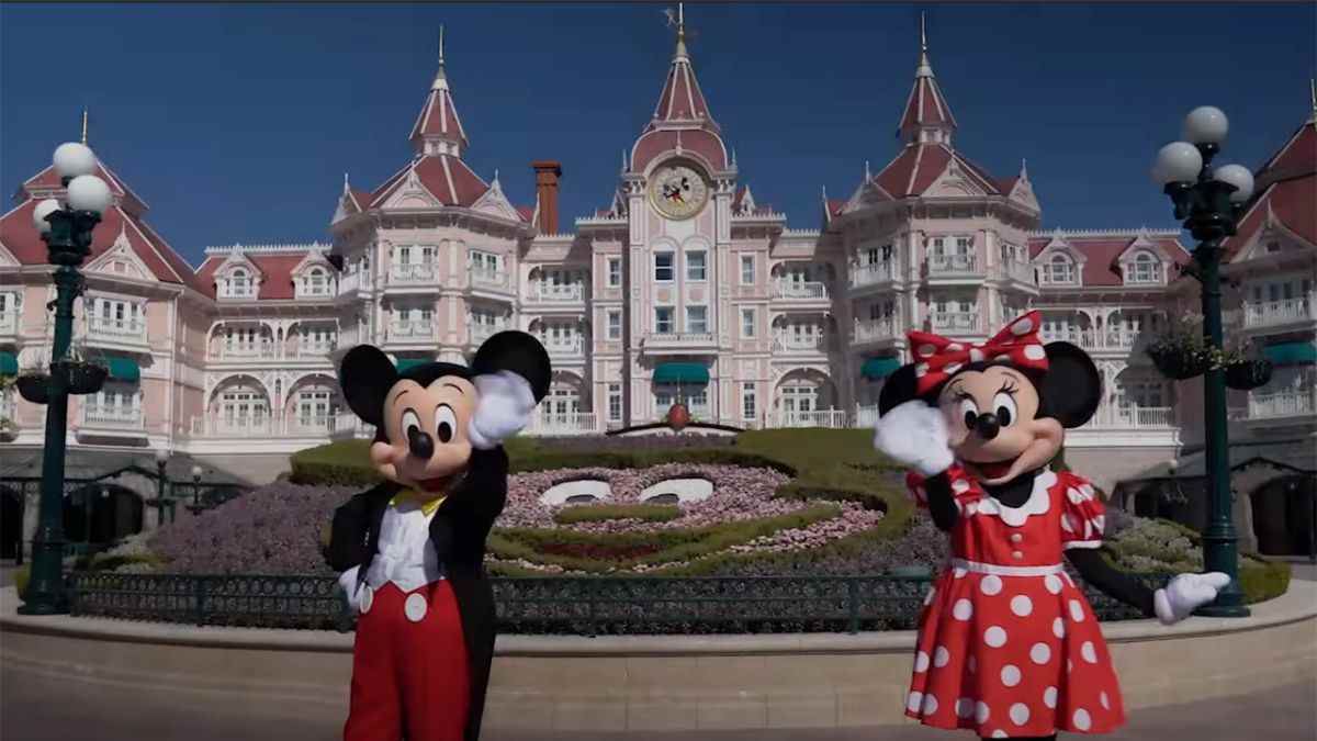  Un membre de la distribution de Disney a arraché une bague et ruiné une proposition.  Maintenant, le gars qui a essayé de se fiancer s'exprime
