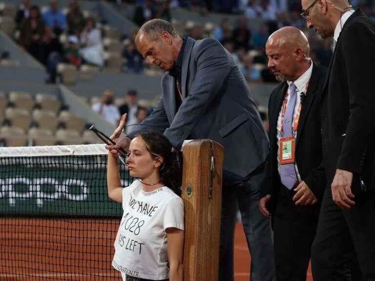 Un militant écologiste perturbe la demi-finale de Roland-Garros