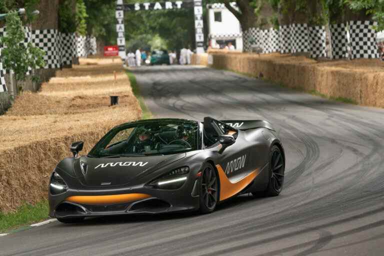 Un pilote de course paralysé termine la montée de Goodwood en utilisant le mouvement de la tête pour diriger