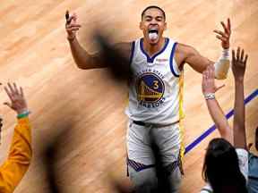 13 juin 2022 ;  San Francisco, Californie, États-Unis ;  Le gardien des Golden State Warriors Jordan Poole (3) réagit après avoir tiré à la fin du troisième quart-temps contre les Celtics de Boston lors du cinquième match de la finale NBA 2022 au Chase Center.