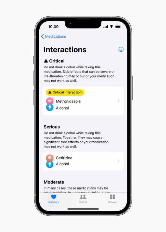 L'application Médicaments peut rappeler aux utilisateurs quand prendre des médicaments et les alerter des interactions potentielles.