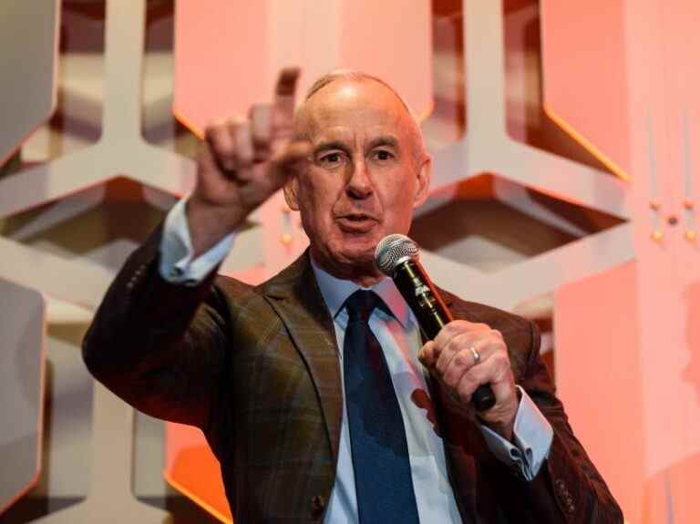 Le contenu de Ron MacLean sera réduit alors que HNIC coupe Hometown Hockey