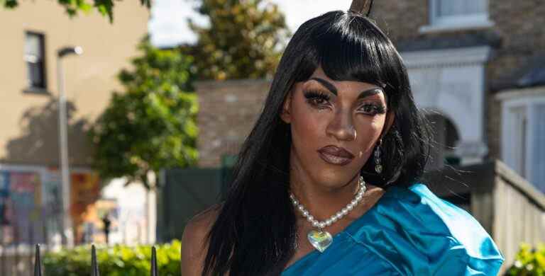 EastEnders révèle le premier regard sur la première drag queen de Square, Tara Misu

