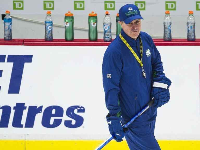 Le personnel d’entraîneurs des Canucks se renouvelle