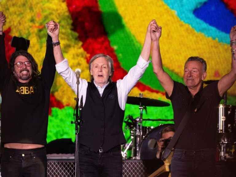 Paul McCartney face à la controverse pour avoir montré le clip de Johnny Depp à Glastonbury