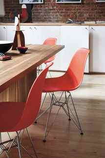 Chaise d'appoint en plastique moulé Eames