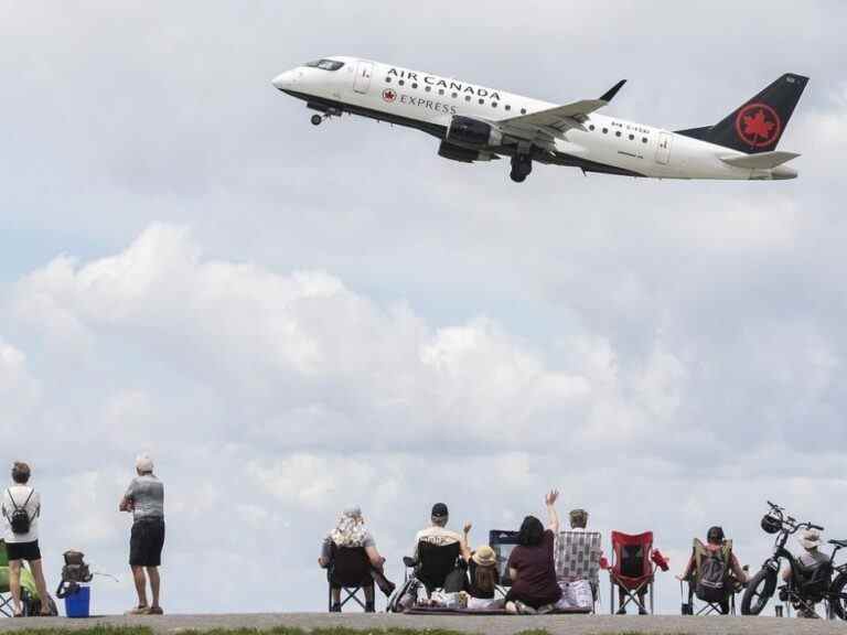 Les compagnies aériennes canadiennes et les aéroports en tête de liste mondiale des retards au cours du week-end