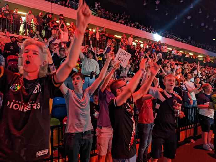 Acclamations supplémentaires de la section 104 lors du RLCS Spring Major 2022.