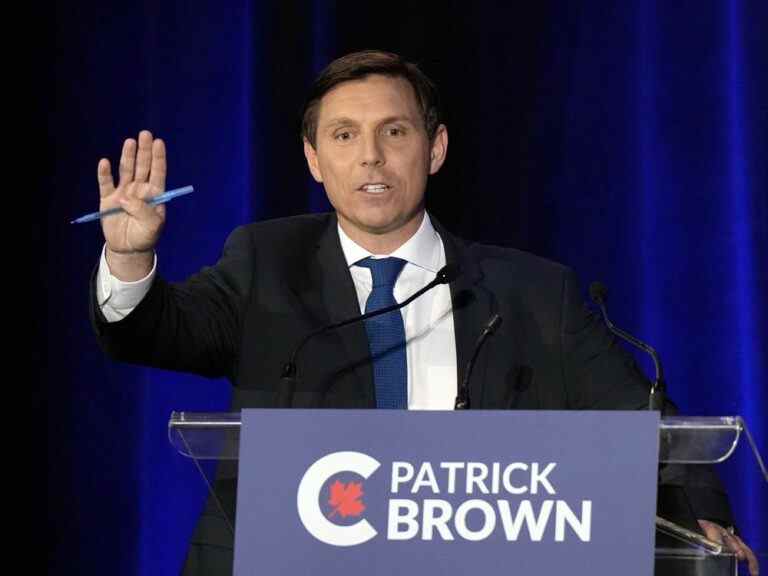 Le parti avait suffisamment de preuves pour disqualifier Patrick Brown, selon un comité conservateur alors qu’il publie de nouvelles allégations