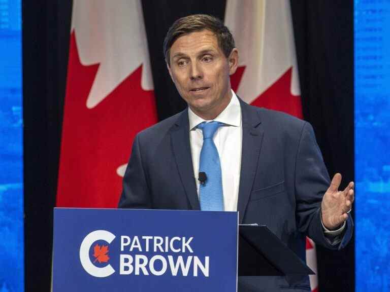 LILLEY: Brown expulsé de la direction du CPC alors que le drame occupe le devant de la scène