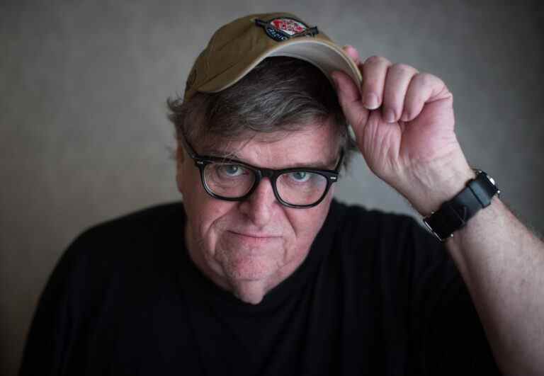 Michael Moore fait rage à propos de l’abandon des « privilèges » de la citoyenneté américaine