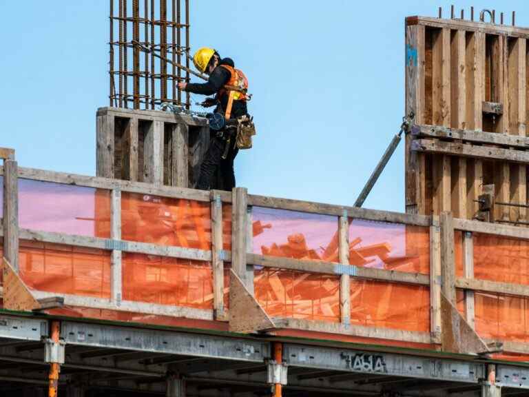 Pénuries de main-d’œuvre entraînant l’annulation de projets dans le secteur de la construction « surchauffé »