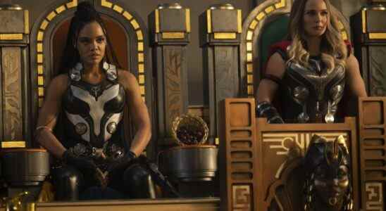 (L-R): Tessa Thompson as Valkyrie and Natalie Portman as Mighty Thor in Marvel Studios' THOR: LOVE AND THUNDER. Photo by Jasin Boland. ©Marvel Studios 2022. All Rights Reserved.