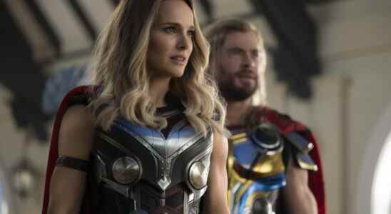 (L-R): Natalie Portman as Mighty Thor and Chris Hemsworth as Thor in Marvel Studios' THOR: LOVE AND THUNDER. Photo by Jasin Boland. ©Marvel Studios 2022. All Rights Reserved.