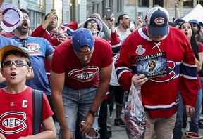 Gerard O'Toole (à droite) et Jesse Bourget ont montré leur déception lorsque les Canadiens de Montréal ont annoncé que Juraj Slafkovsky était le premier choix du repêchage de la LNH à Montréal le jeudi 7 juillet 2022. Ils espéraient tous les deux que Shane Wright serait choisi en premier.