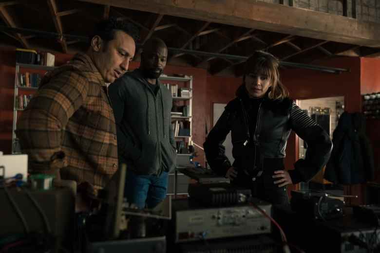 Aasif Mandvi as Ben Shakir, Mike Colter as David Acosta, and Katja Herbers as Kristen Bouchard in Evil episode 4, Season 3 streaming on Paramount+, 2022. Photo Credit: Elizabeth Fisher/Paramount+