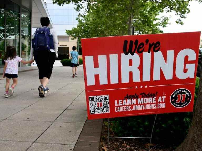 « Les antécédents criminels sont les bienvenus »: les pénuries de main-d’œuvre paralysantes incitent les employeurs à assouplir les exigences de l’emploi